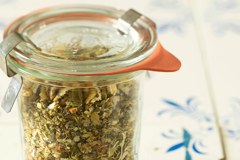 weckpot gevuld met poeder om bouillon mee te maken